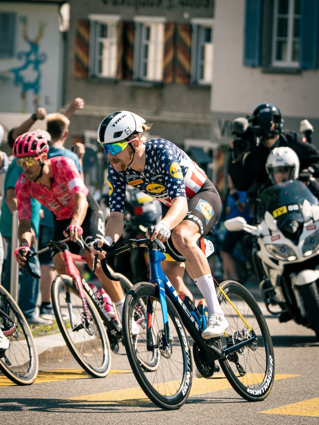 Sportfotografie – Radrennen mit Fahrer in Führung